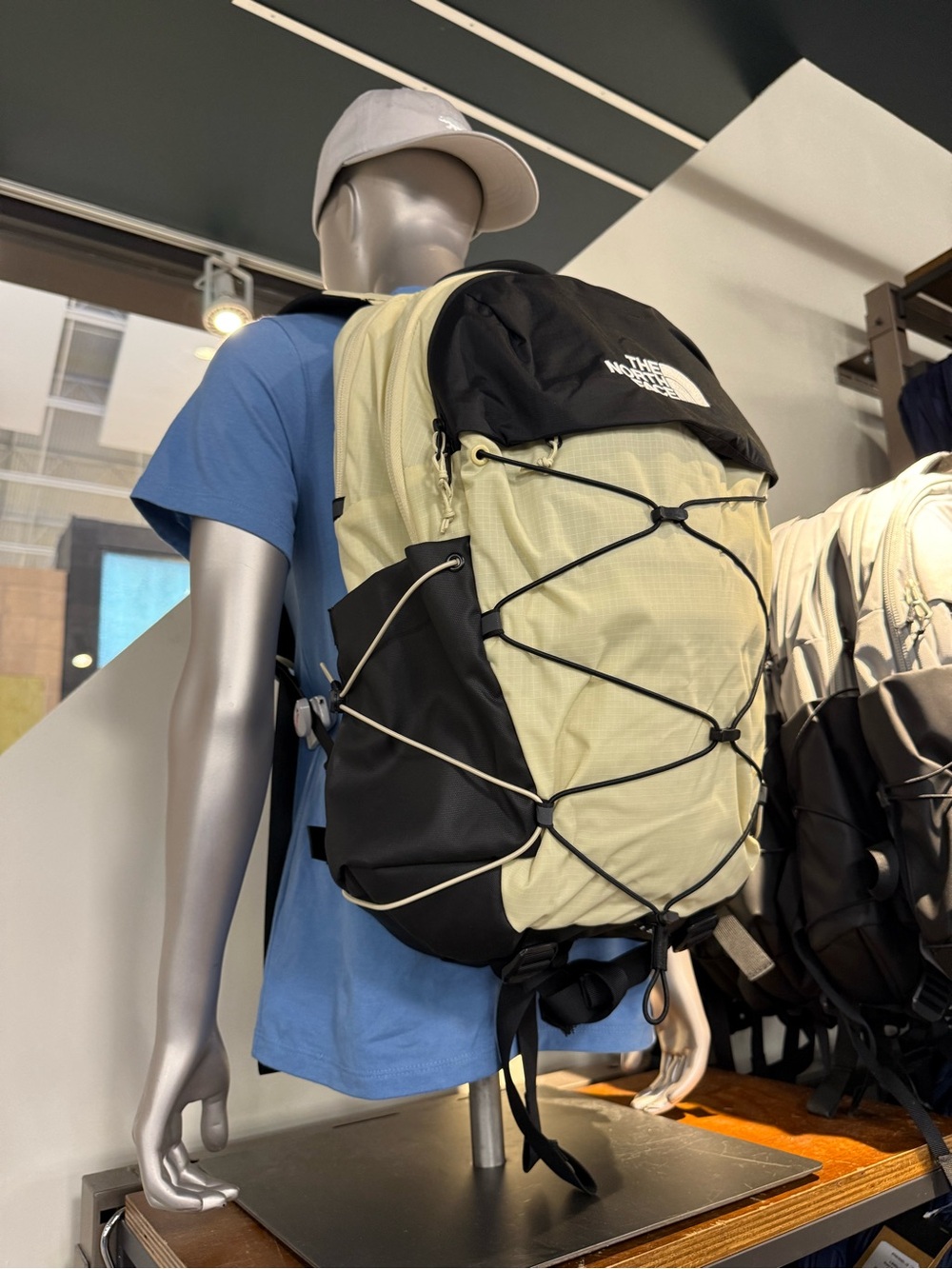 NWT!The North Face unisex Black & Gravel Backpack - Lightweight Daypack - Picture 11 of 13